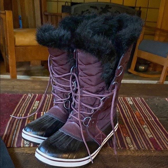 Women's Winter Boots with Faux Fur Lining - Picture 8 of 10